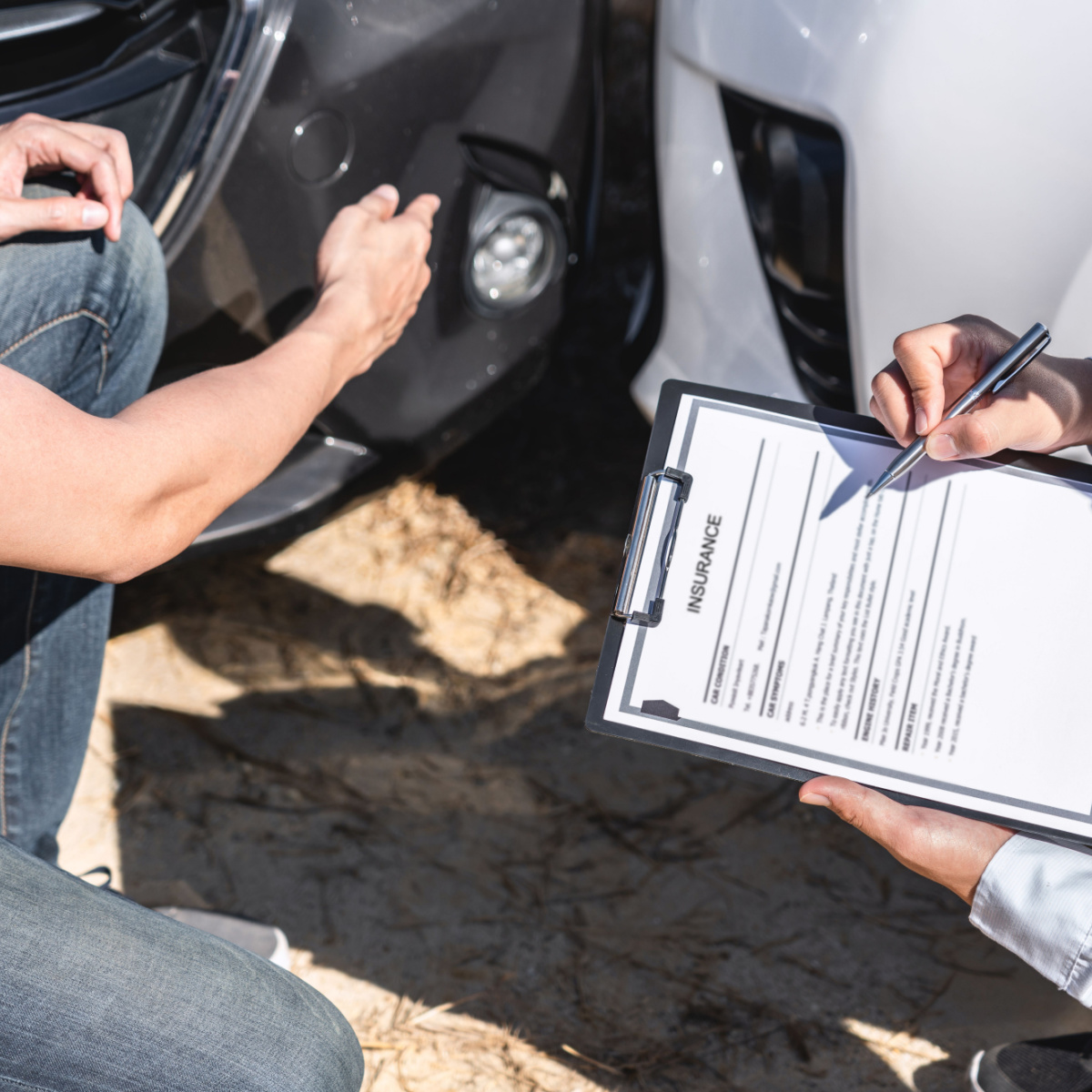 Victim of a Houston car accident negotiates with an insurance agent.